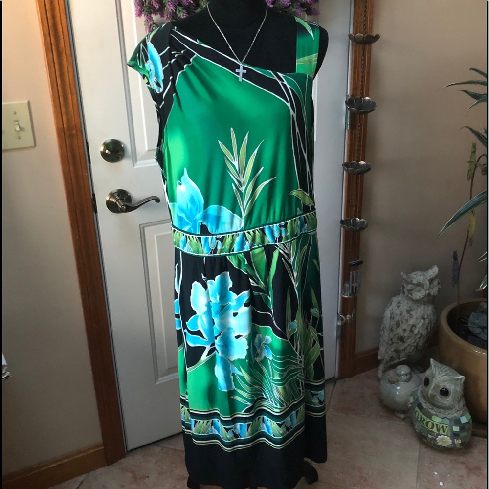 🖤💚Unique Asymmetrical Floral Dress 💚🖤